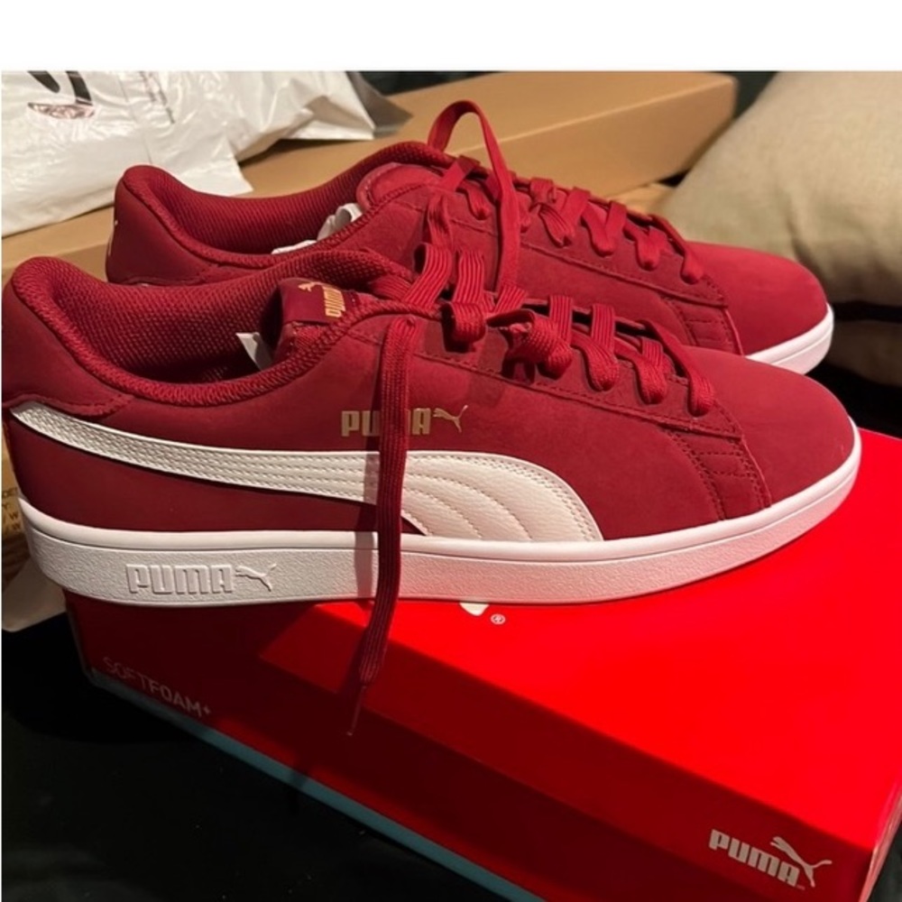 Men’s Puma Smash v2 Rhubarb and white. Brand new. Never worn.
